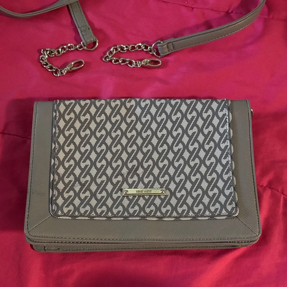 NEW Nine West Convertible Flap Gray White Chain Strap Crossbody Bag Purse